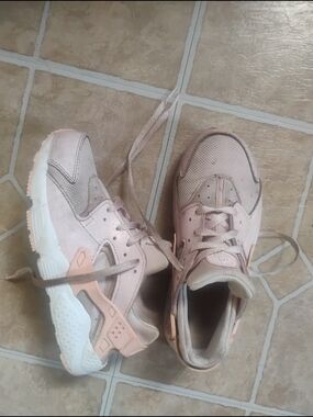Pink Nike Huarache Girls 2y